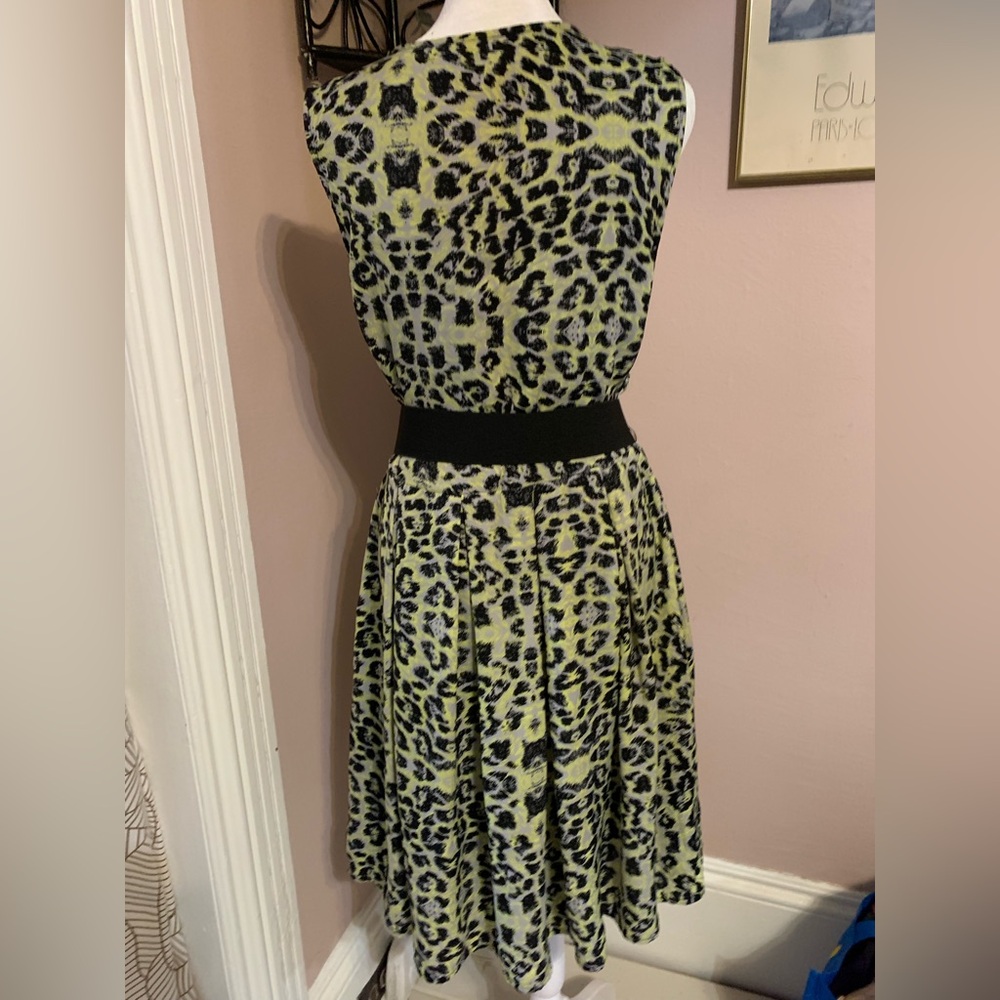Línea Domani size 8 Midi Dress with Belt flirty fun spring feminine - Picture 2 of 9